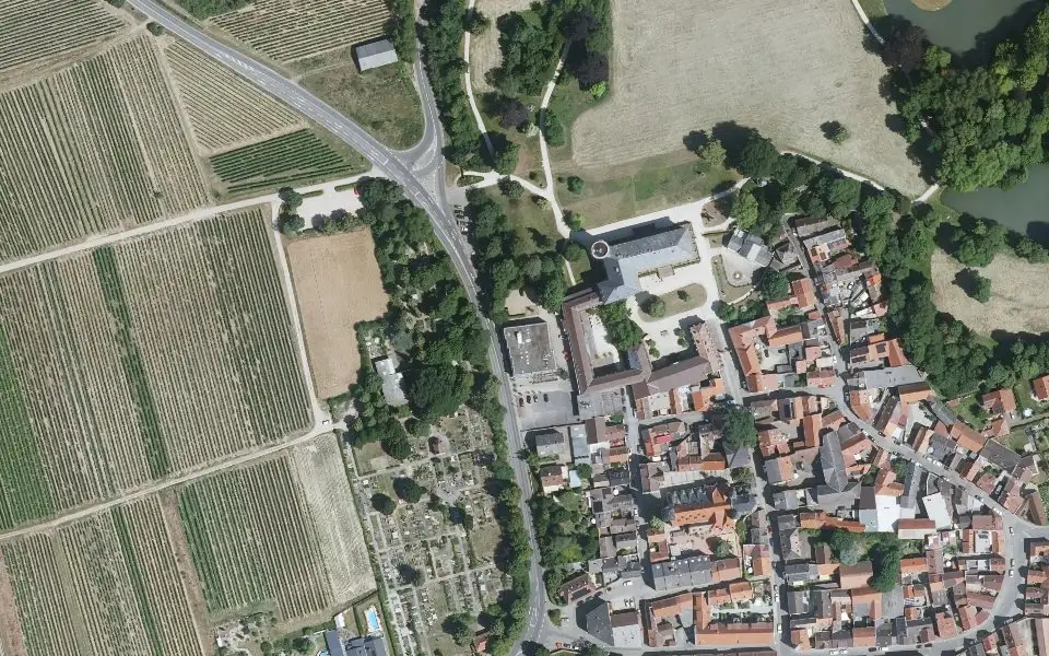 Luftbild mit der Einzellage Schloß